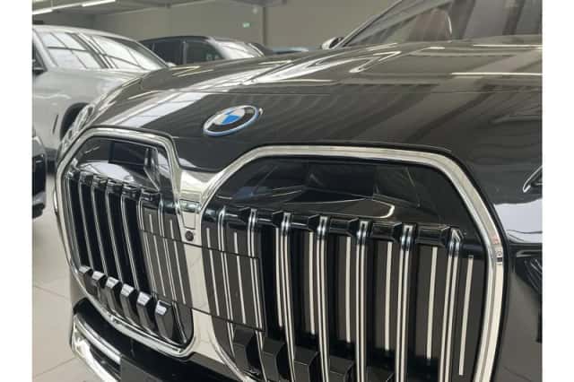 BMW 7-Serie (2024) thumbnail 4