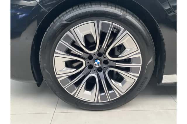 BMW 7-Serie (2024) thumbnail 5