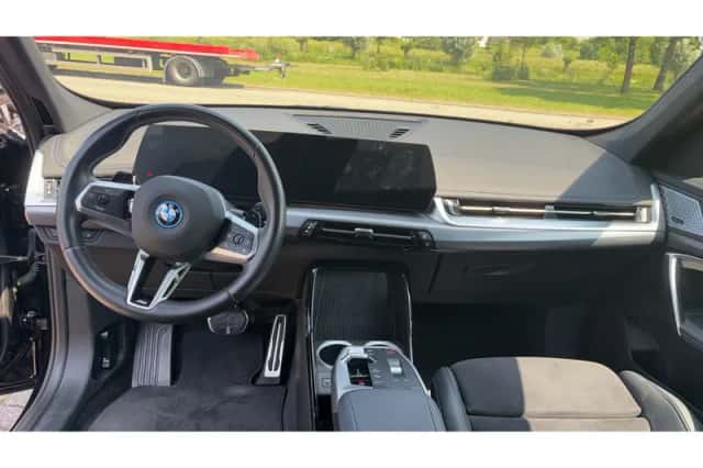 BMW X1 (2024) thumbnail 5