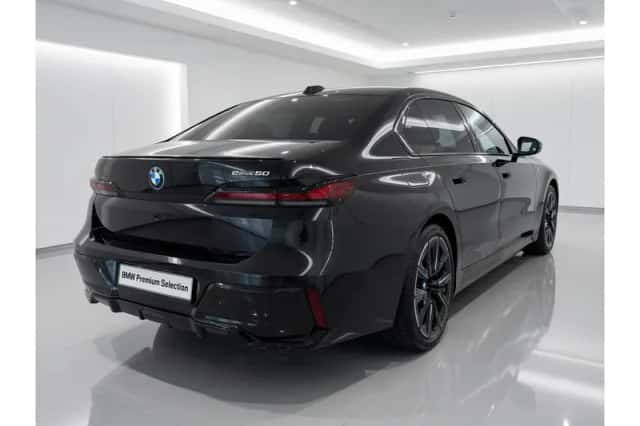 BMW i7 (2026) thumbnail 2