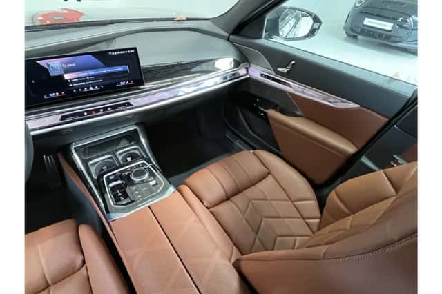 BMW i7 (2026) thumbnail 5