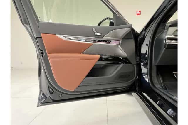 BMW i7 (2026) thumbnail 5