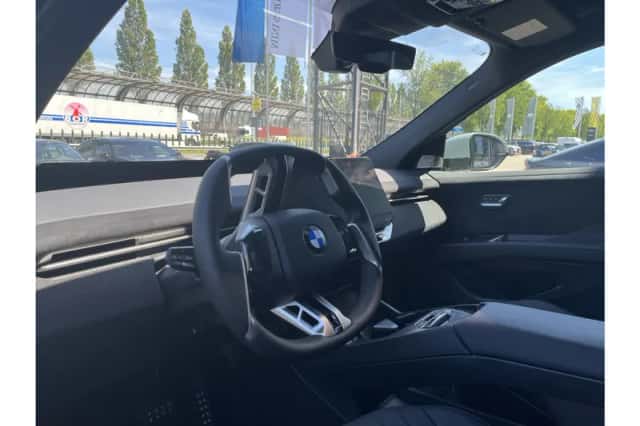 BMW iX3 (2026) thumbnail 3