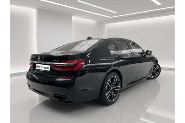 BMW 7-Serie (2017) thumbnail 3