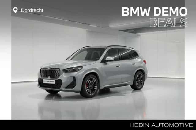 BMW iX1 (2026) thumbnail 1