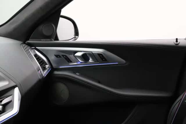 BMW XM (2025) thumbnail 17