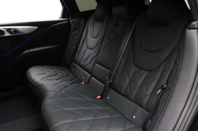 BMW XM (2025) thumbnail 18