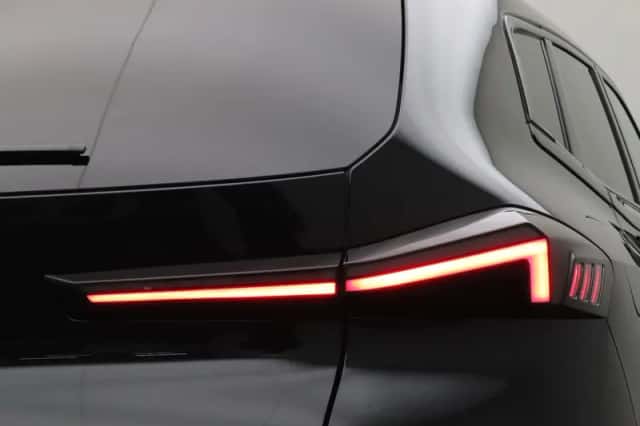 BMW XM (2025) thumbnail 8