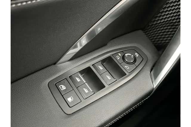 BMW X1 (2023) thumbnail 24