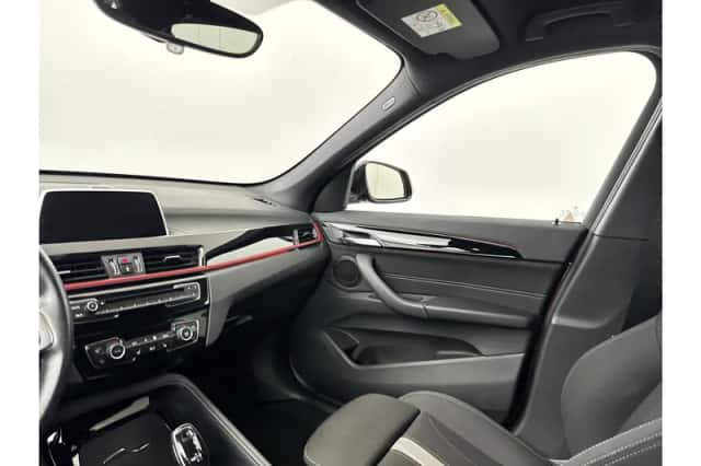 BMW X1 (2018) thumbnail 16
