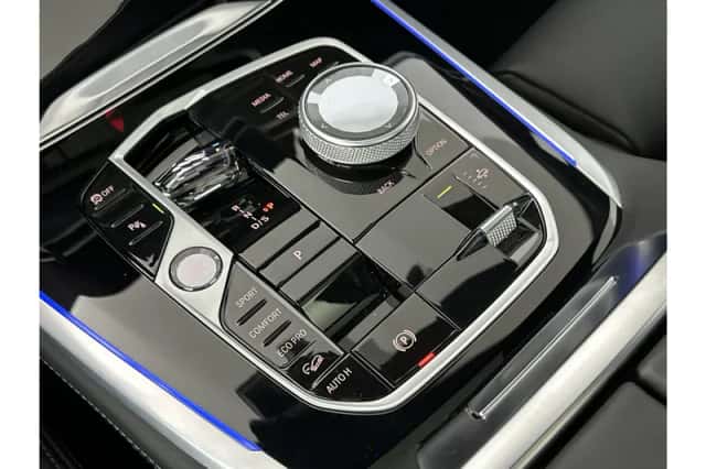 BMW X7 (2025) thumbnail 15