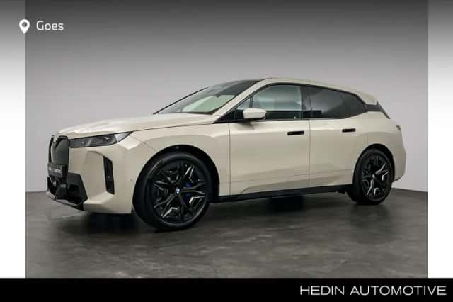 BMW iX (2025) thumbnail 1