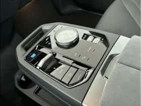 BMW iX (2025) thumbnail 11