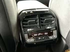 BMW iX (2025) thumbnail 12