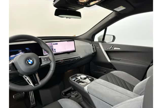 BMW iX (2025) thumbnail 13