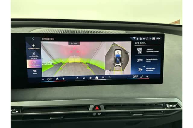 BMW iX (2025) thumbnail 17