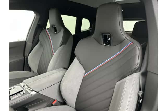 BMW iX (2025) thumbnail 24