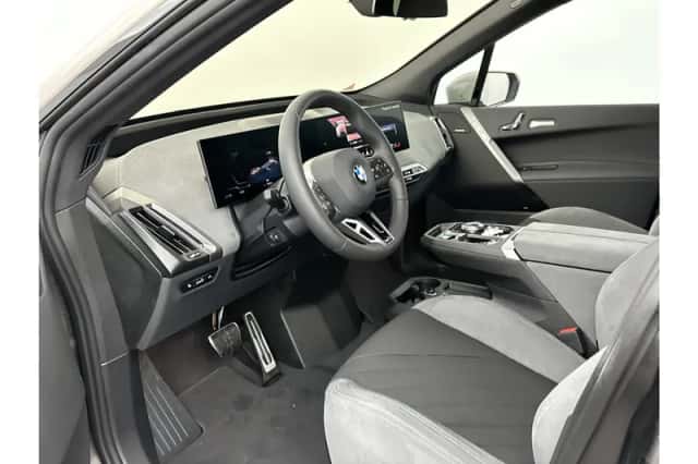 BMW iX (2025) thumbnail 26