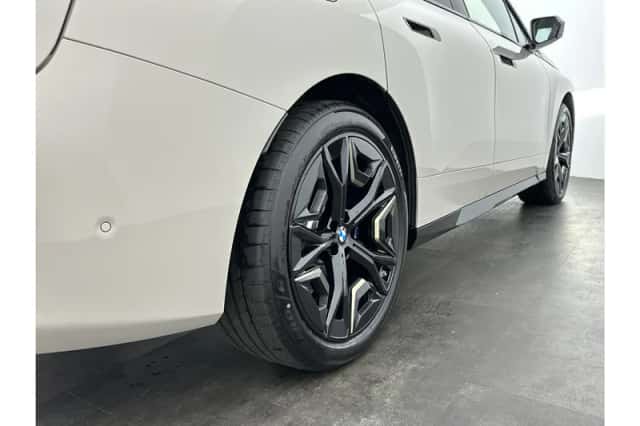 BMW iX (2025) thumbnail 29