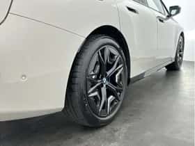 BMW iX (2025) thumbnail 29