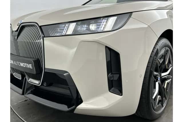 BMW iX (2025) thumbnail 32