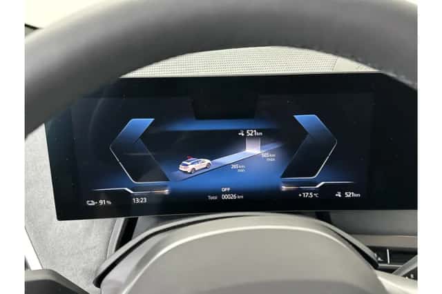 BMW iX (2025) thumbnail 9