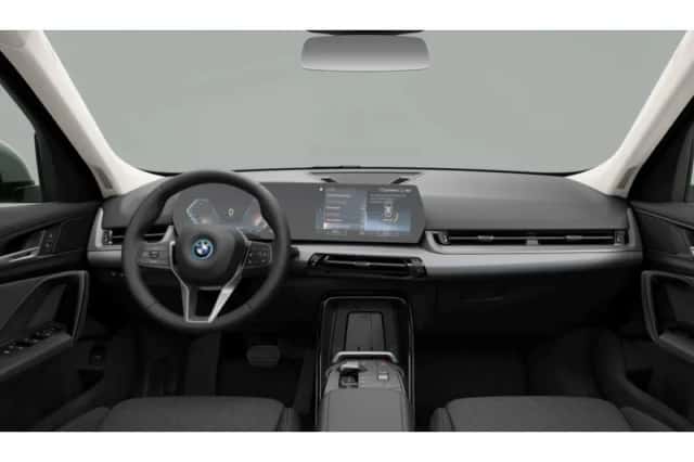 BMW iX1 (2023) thumbnail 3