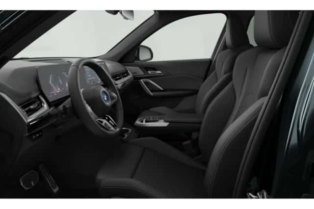 BMW iX1 (2026) thumbnail 3