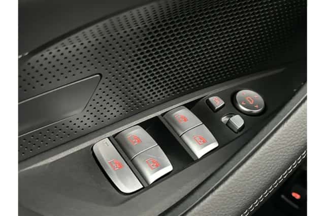 BMW i4 (2026) thumbnail 23