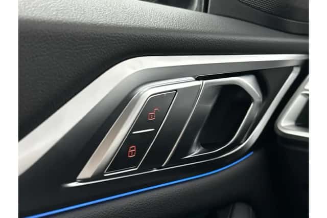 BMW i4 (2026) thumbnail 24