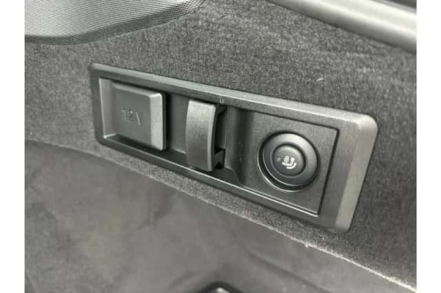 BMW i4 (2026) thumbnail 25