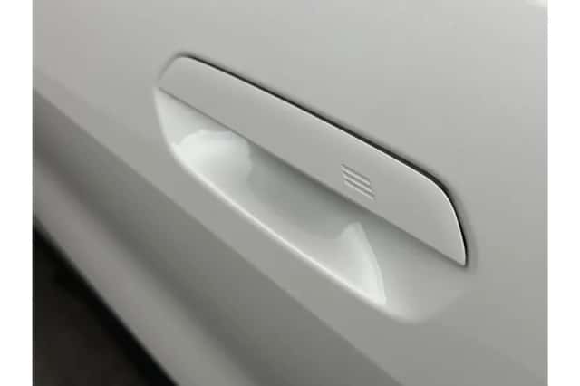 BMW i4 (2026) thumbnail 35