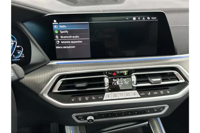 BMW X5 (2023) thumbnail 16