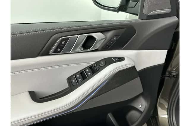 BMW X5 (2023) thumbnail 24