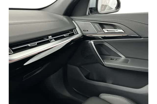 BMW iX2 (2026) thumbnail 14