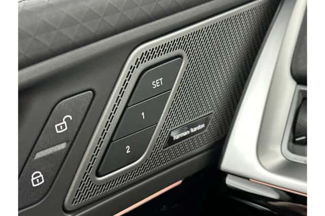 BMW iX2 (2026) thumbnail 15