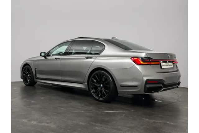 BMW 7-Serie (2021) thumbnail 2