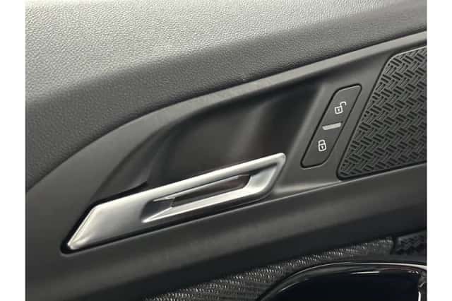 BMW iX1 (2023) thumbnail 15