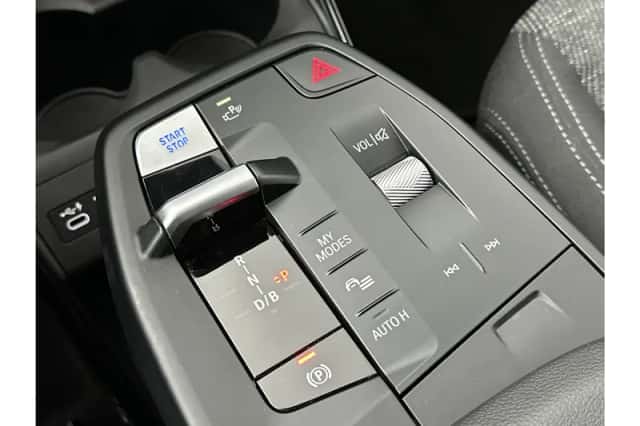 BMW iX1 (2023) thumbnail 16