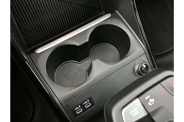 BMW iX1 (2023) thumbnail 17