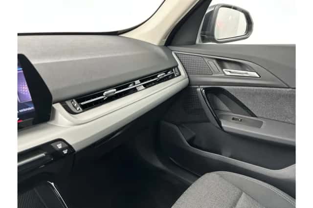BMW iX1 (2023) thumbnail 18