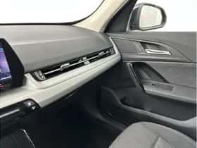 BMW iX1 (2023) thumbnail 18