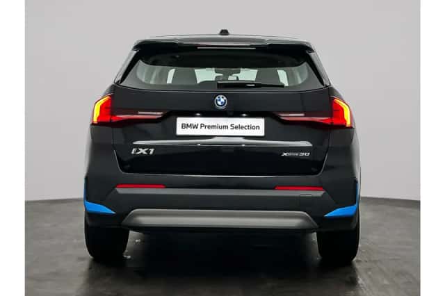 BMW iX1 (2023) thumbnail 3