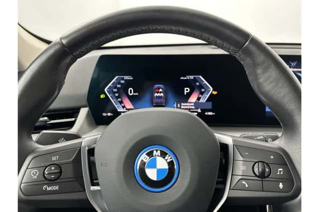 BMW iX1 (2023) thumbnail 9