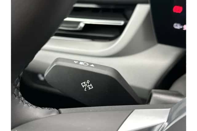 BMW iX1 (2024) thumbnail 11
