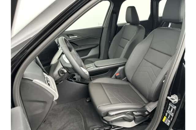 BMW iX1 (2024) thumbnail 12