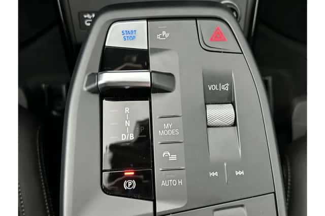 BMW iX1 (2024) thumbnail 15