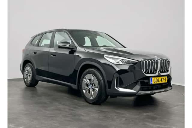 BMW iX1 (2024) thumbnail 3