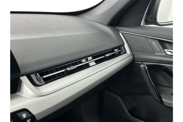 BMW iX1 (2024) thumbnail 21