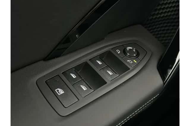 BMW iX1 (2024) thumbnail 23